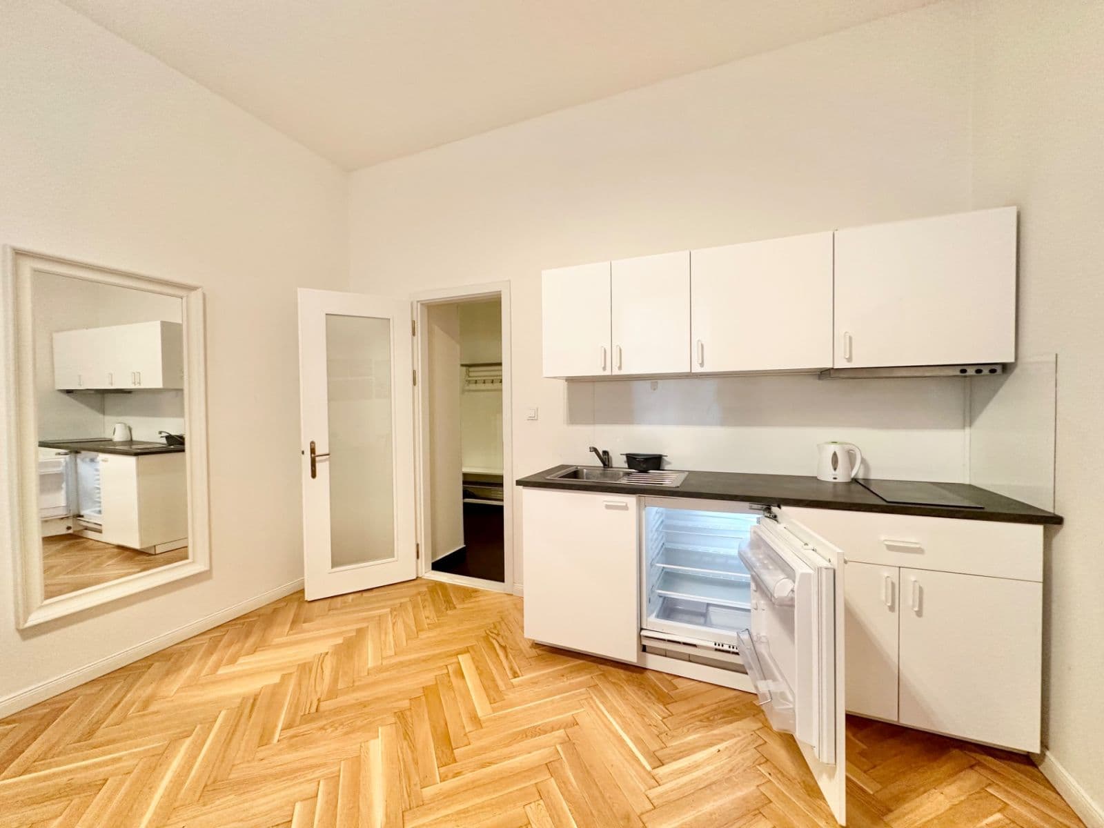 Studio flat to rent, 37 m², Šimáčkova, Prague, Prague Studio flat to rent, 37 m², Šimáčkova, Prague, Prague