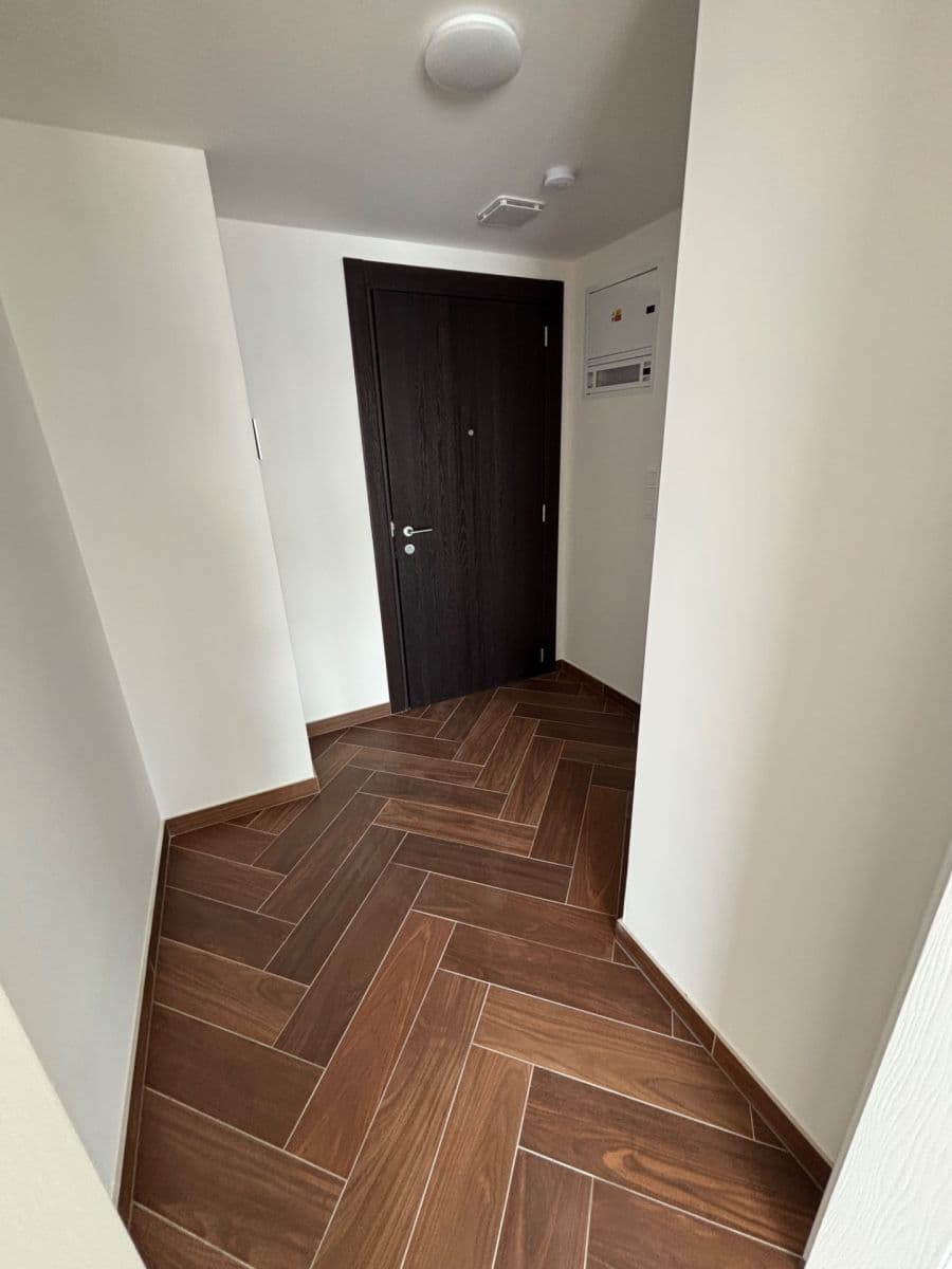 1 bedroom with open-plan kitchen flat to rent, 46 m², Třída Jiřího Pelikána, Olomouc, Olomoucký Region 1 bedroom with open-plan kitchen flat to rent, 46 m², Třída Jiřího Pelikána, Olomouc, Olomoucký Region