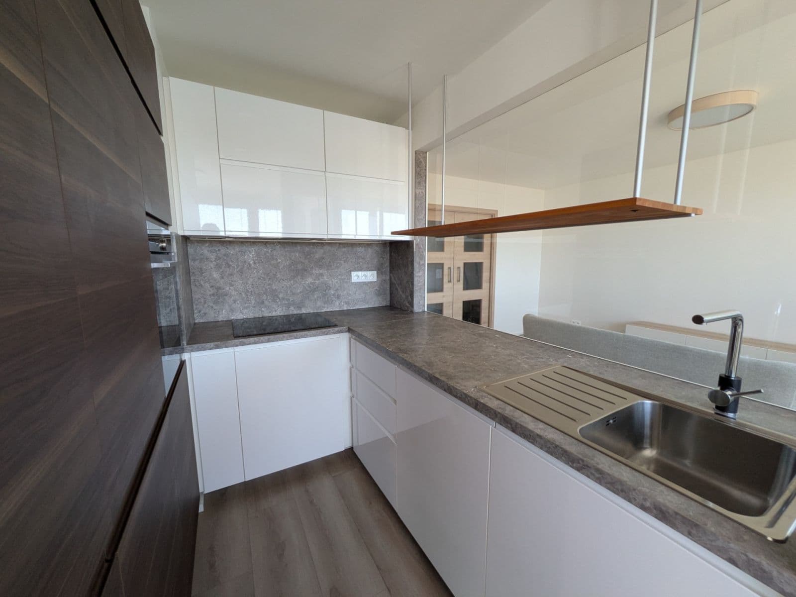 2 bedroom with open-plan kitchen flat to rent, 73 m², Evropská, Prague, Prague 2 bedroom with open-plan kitchen flat to rent, 73 m², Evropská, Prague, Prague