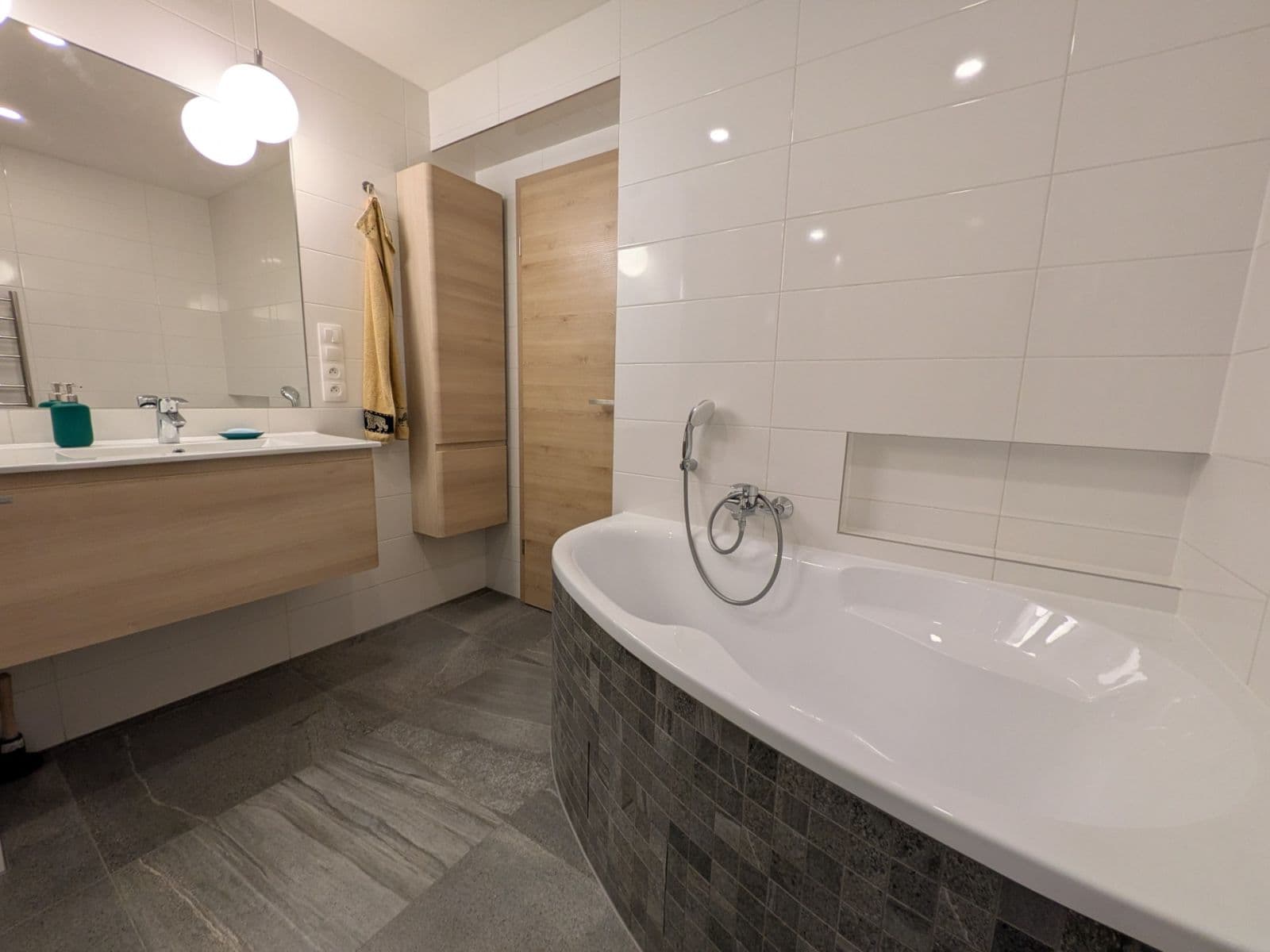 2 bedroom with open-plan kitchen flat to rent, 73 m², Evropská, Prague, Prague 2 bedroom with open-plan kitchen flat to rent, 73 m², Evropská, Prague, Prague