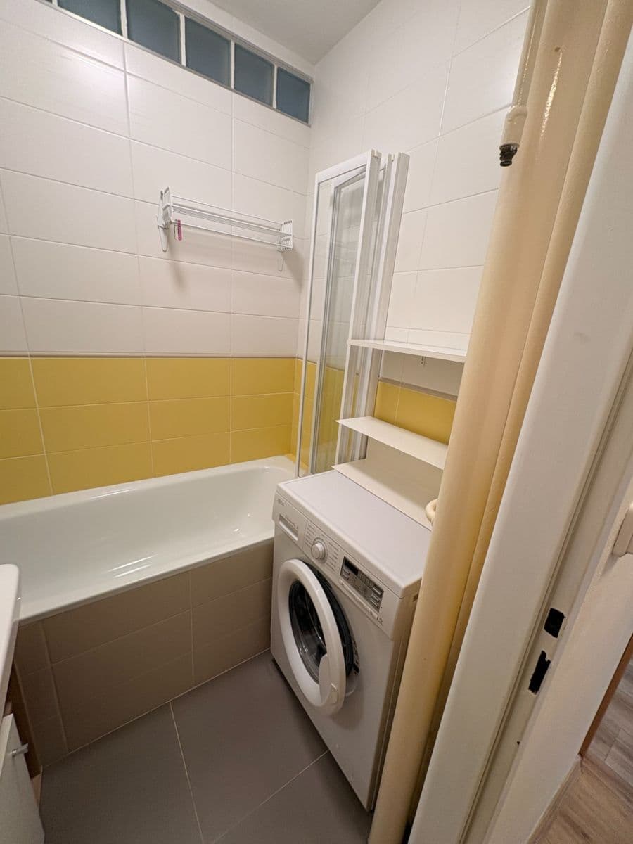 2 bedroom with open-plan kitchen flat to rent, 65 m², Myslivečkova, Prague, Prague 2 bedroom with open-plan kitchen flat to rent, 65 m², Myslivečkova, Prague, Prague