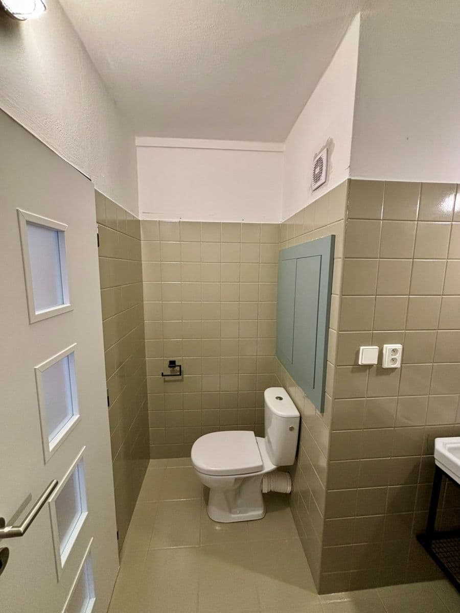 1 bedroom with open-plan kitchen flat to rent, 42 m², Ciolkovského, Prague, Prague 1 bedroom with open-plan kitchen flat to rent, 42 m², Ciolkovského, Prague, Prague