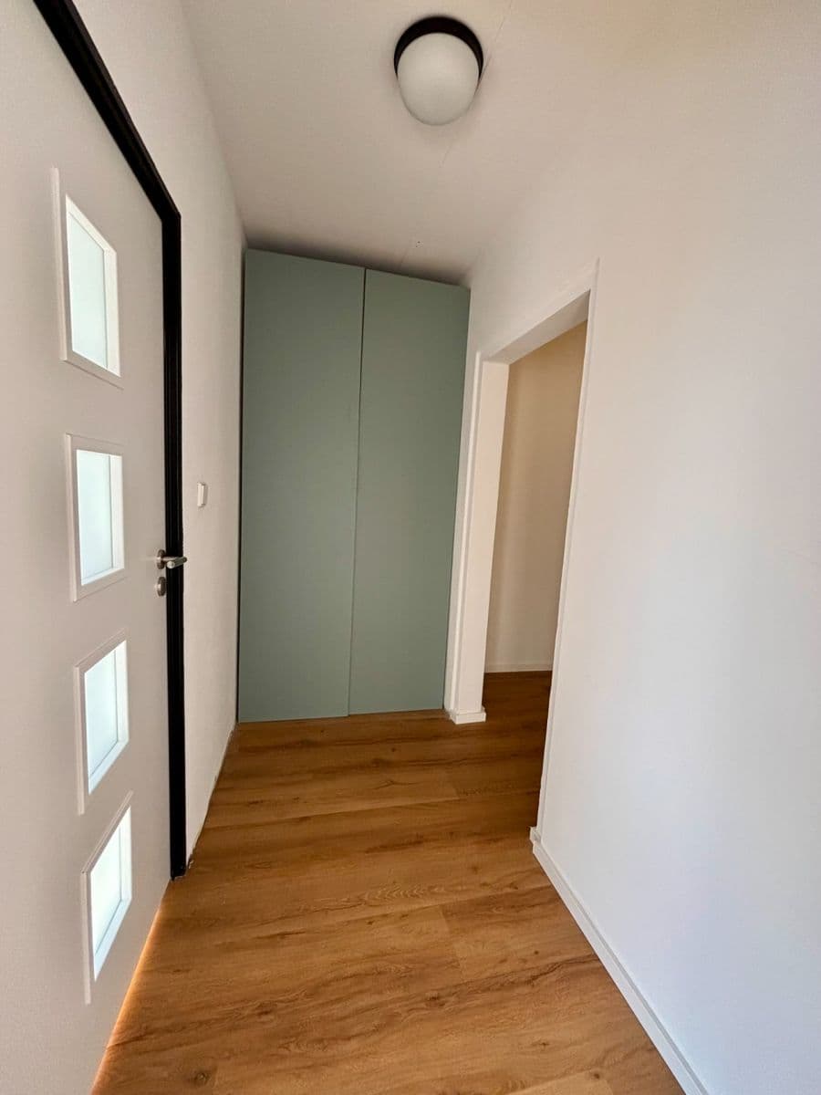 1 bedroom with open-plan kitchen flat to rent, 42 m², Ciolkovského, Prague, Prague 1 bedroom with open-plan kitchen flat to rent, 42 m², Ciolkovského, Prague, Prague