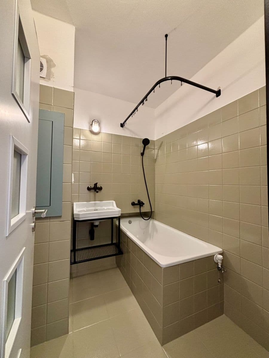 1 bedroom with open-plan kitchen flat to rent, 42 m², Ciolkovského, Prague, Prague 1 bedroom with open-plan kitchen flat to rent, 42 m², Ciolkovského, Prague, Prague