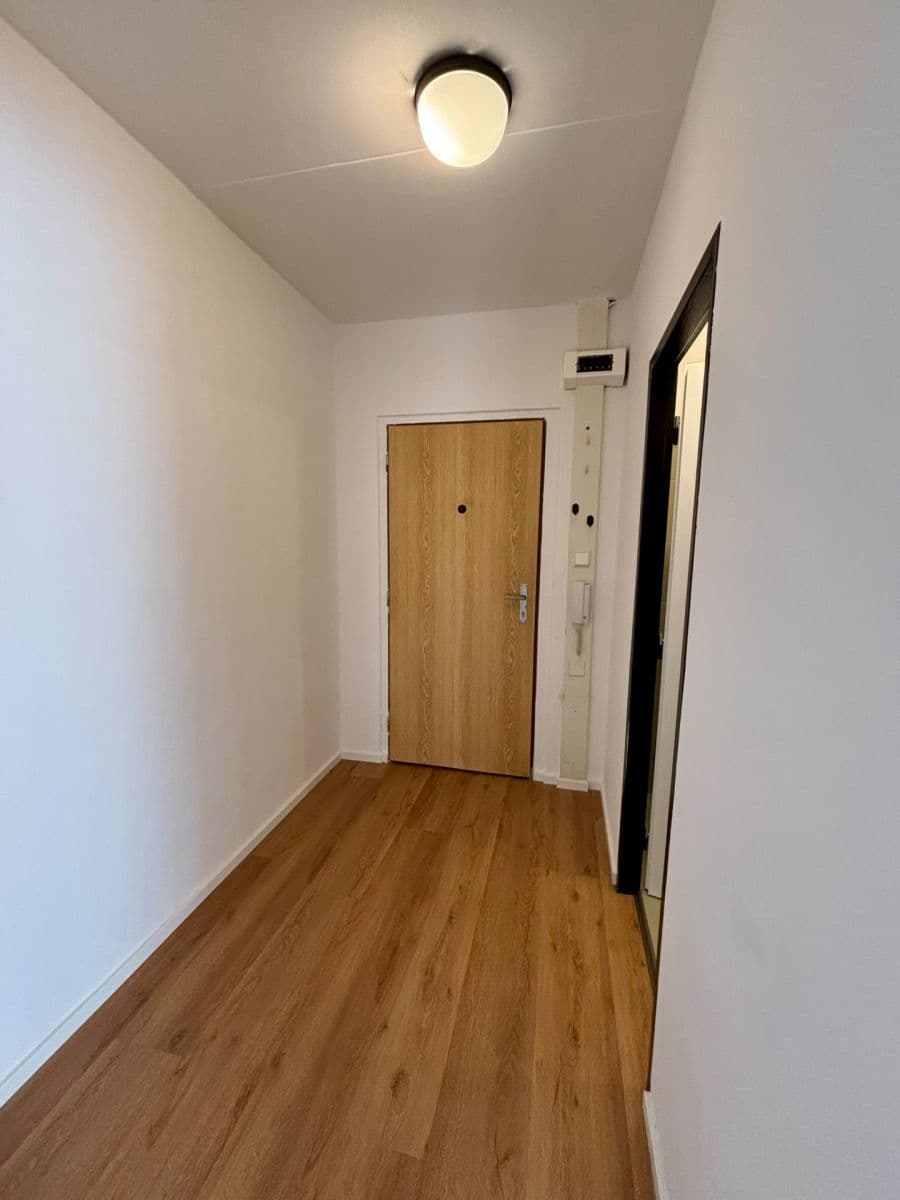 1 bedroom with open-plan kitchen flat to rent, 42 m², Ciolkovského, Prague, Prague 1 bedroom with open-plan kitchen flat to rent, 42 m², Ciolkovského, Prague, Prague