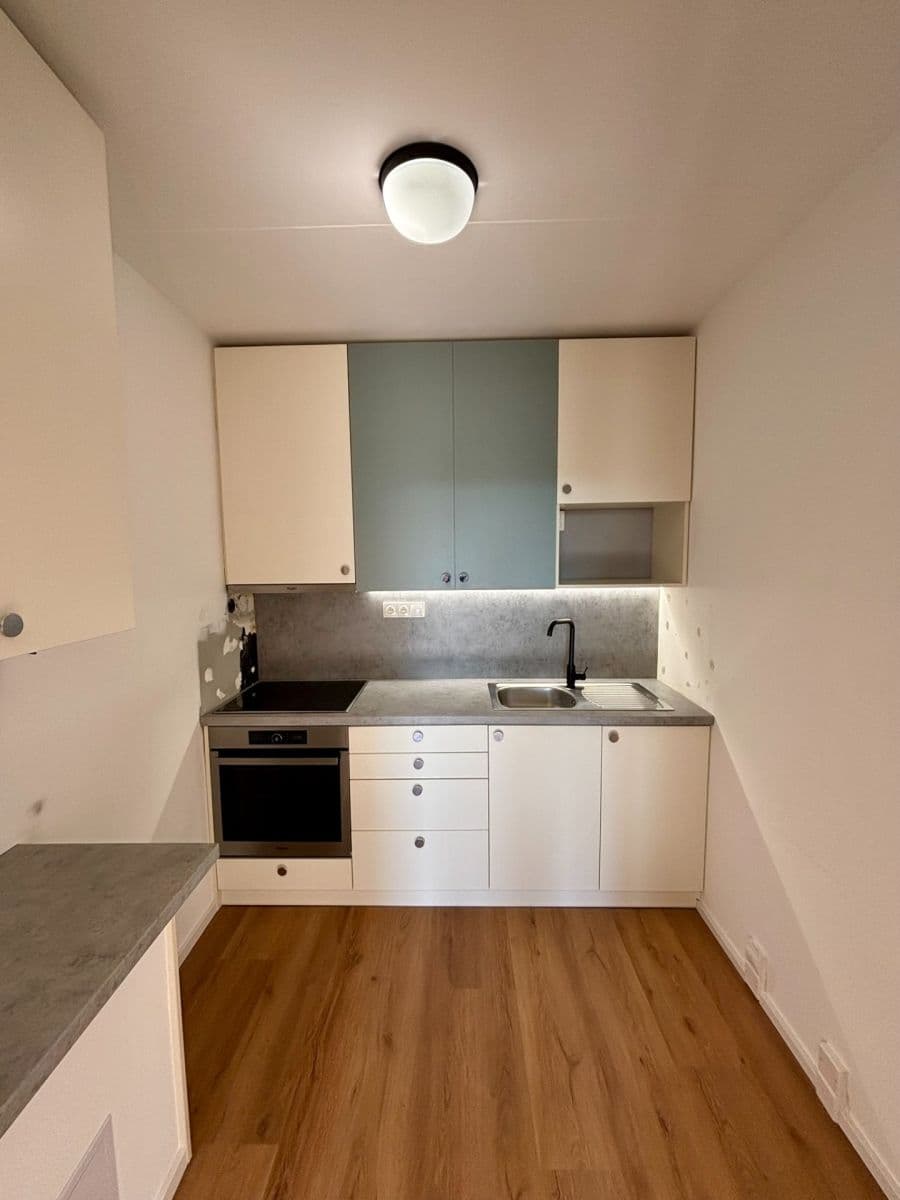 1 bedroom with open-plan kitchen flat to rent, 42 m², Ciolkovského, Prague, Prague 1 bedroom with open-plan kitchen flat to rent, 42 m², Ciolkovského, Prague, Prague