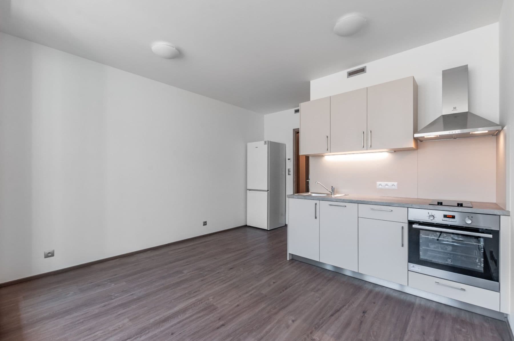 Studio flat to rent, 28 m², Bassova, Prague, Prague Studio flat to rent, 28 m², Bassova, Prague, Prague