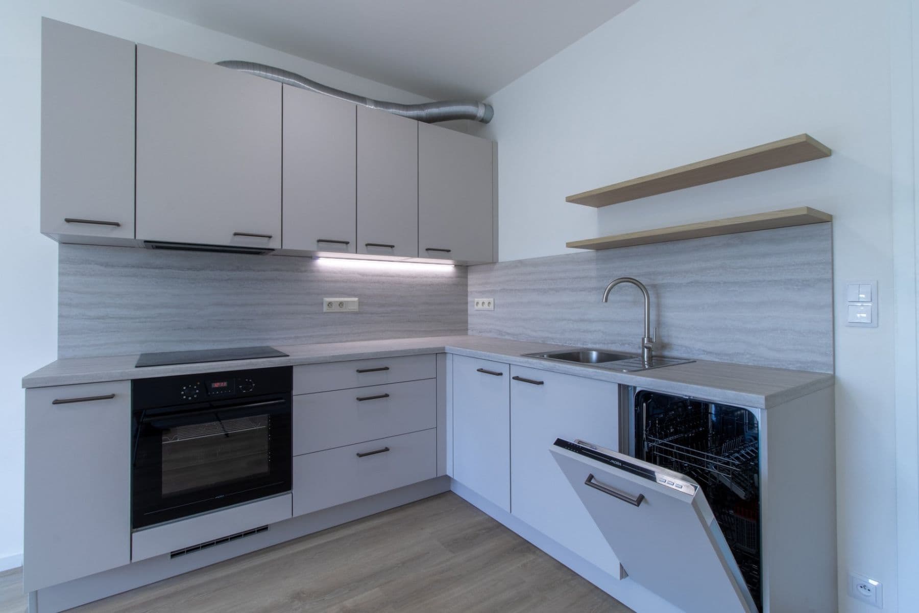 1 bedroom with open-plan kitchen flat to rent, 50 m², Divíškové, Prague, Prague 1 bedroom with open-plan kitchen flat to rent, 50 m², Divíškové, Prague, Prague
