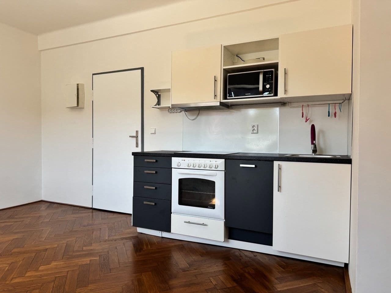 1 bedroom with open-plan kitchen flat to rent, 35 m², Pivoňková, Prague, Prague 1 bedroom with open-plan kitchen flat to rent, 35 m², Pivoňková, Prague, Prague