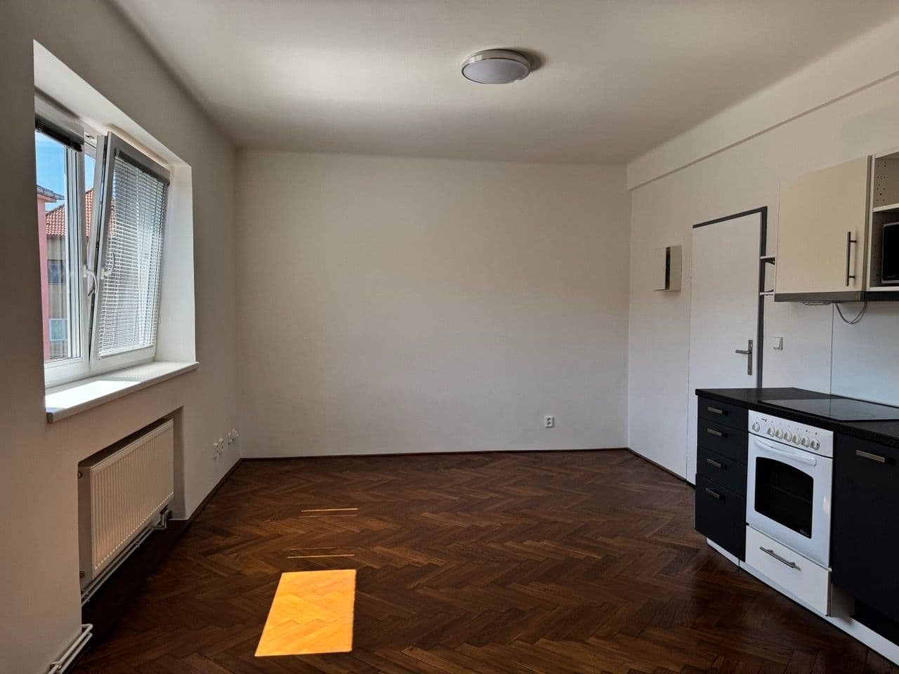 1 bedroom with open-plan kitchen flat to rent, 35 m², Pivoňková, Prague, Prague 1 bedroom with open-plan kitchen flat to rent, 35 m², Pivoňková, Prague, Prague
