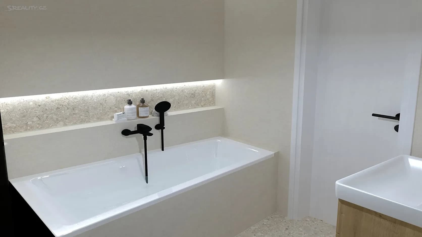 2 bedroom with open-plan kitchen flat for sale, 53 m², Makovského, Prague, Prague 2 bedroom with open-plan kitchen flat for sale, 53 m², Makovského, Prague, Prague