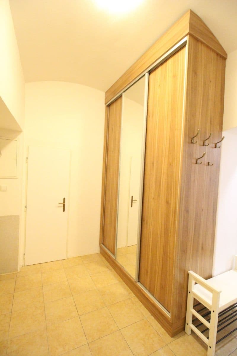 3 bedroom with open-plan kitchen flat to rent, 98 m², Na Zámyšli, Prague, Prague 3 bedroom with open-plan kitchen flat to rent, 98 m², Na Zámyšli, Prague, Prague