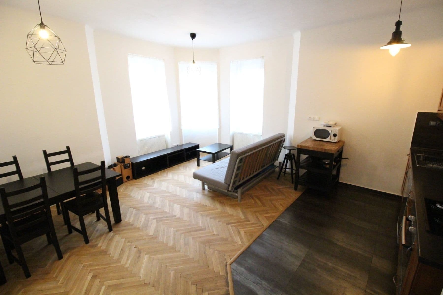 3 bedroom with open-plan kitchen flat to rent, 98 m², Na Zámyšli, Prague, Prague 3 bedroom with open-plan kitchen flat to rent, 98 m², Na Zámyšli, Prague, Prague