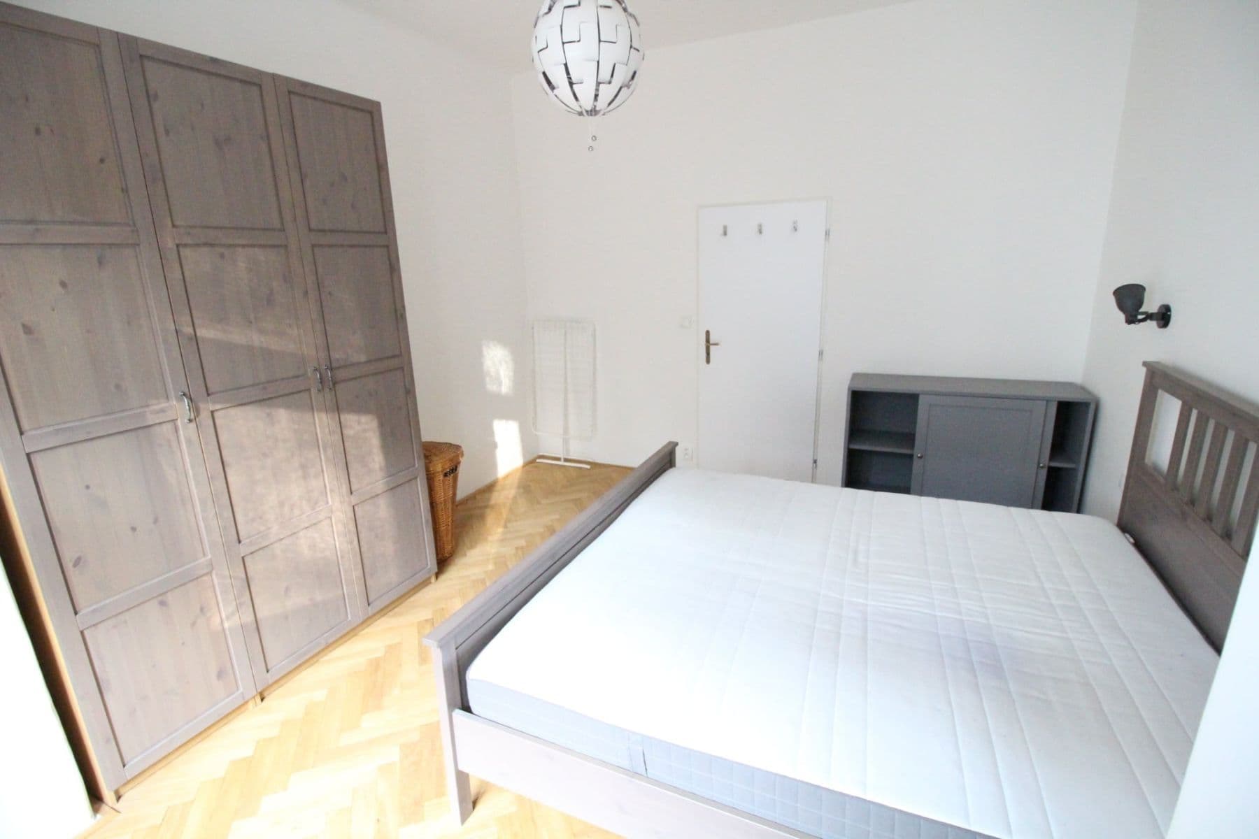 3 bedroom with open-plan kitchen flat to rent, 98 m², Na Zámyšli, Prague, Prague 3 bedroom with open-plan kitchen flat to rent, 98 m², Na Zámyšli, Prague, Prague