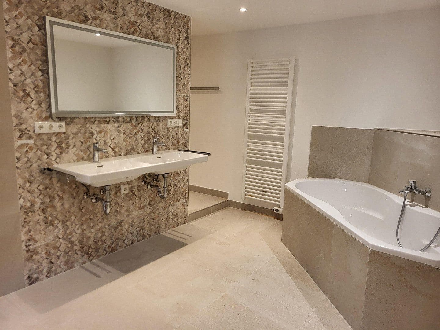 flat to rent, 305 m², Oberhausen, Bavaria flat to rent, 305 m², Oberhausen, Bavaria