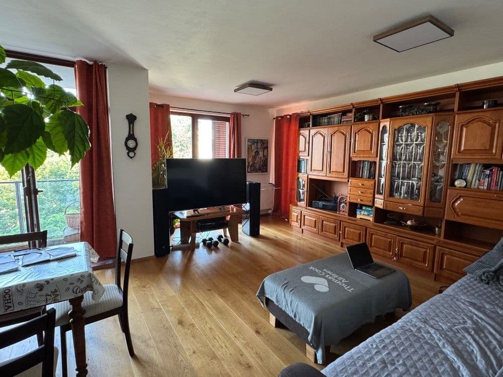 3 bedroom with open-plan kitchen flat to rent, 95 m², Majerova, Plzeň, Plzeňský Region 3 bedroom with open-plan kitchen flat to rent, 95 m², Majerova, Plzeň, Plzeňský Region