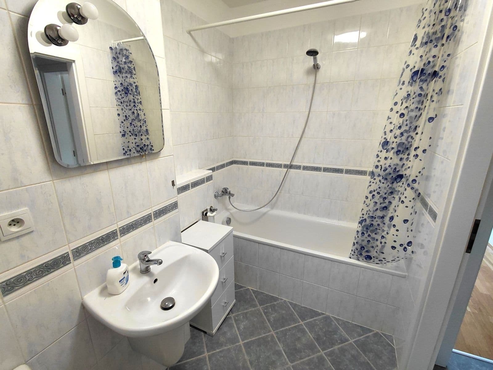 1 bedroom with open-plan kitchen flat to rent, 51 m², Werichova, Prague, Prague 1 bedroom with open-plan kitchen flat to rent, 51 m², Werichova, Prague, Prague