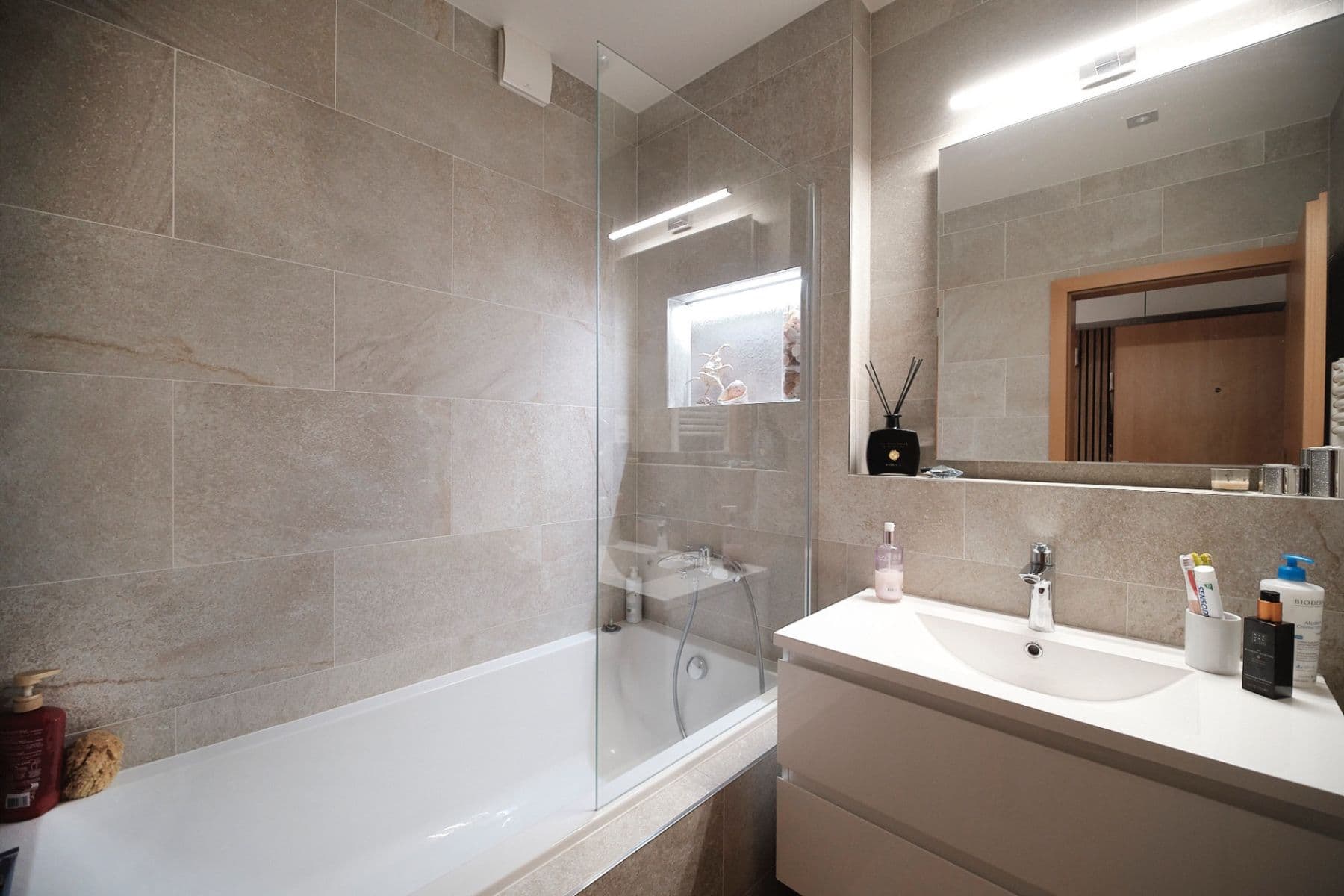 1 bedroom with open-plan kitchen flat to rent, 84 m², V Háji, Prague, Prague 1 bedroom with open-plan kitchen flat to rent, 84 m², V Háji, Prague, Prague