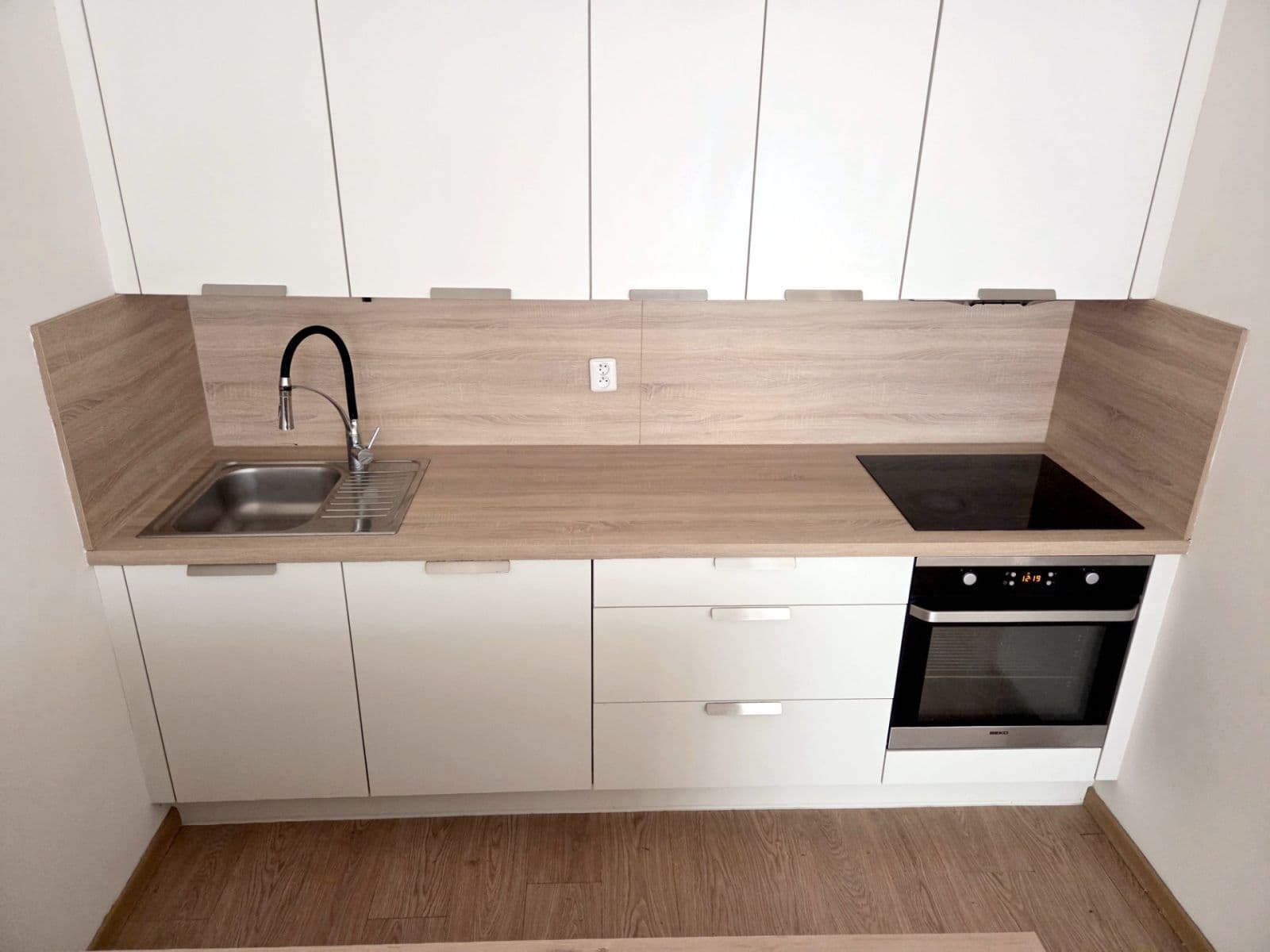 1 bedroom with open-plan kitchen flat to rent, 63 m², Kurta Konráda, Prague, Prague 1 bedroom with open-plan kitchen flat to rent, 63 m², Kurta Konráda, Prague, Prague
