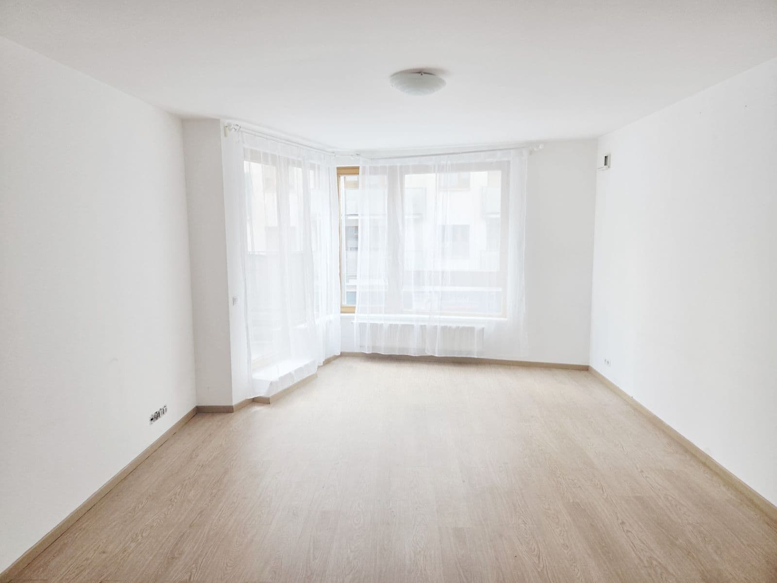 1 bedroom with open-plan kitchen flat to rent, 63 m², Kurta Konráda, Prague, Prague 1 bedroom with open-plan kitchen flat to rent, 63 m², Kurta Konráda, Prague, Prague