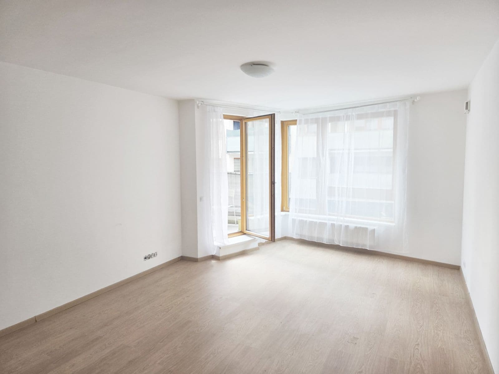 1 bedroom with open-plan kitchen flat to rent, 63 m², Kurta Konráda, Prague, Prague 1 bedroom with open-plan kitchen flat to rent, 63 m², Kurta Konráda, Prague, Prague