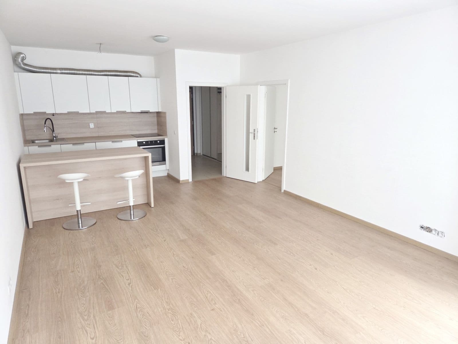 1 bedroom with open-plan kitchen flat to rent, 63 m², Kurta Konráda, Prague, Prague 1 bedroom with open-plan kitchen flat to rent, 63 m², Kurta Konráda, Prague, Prague