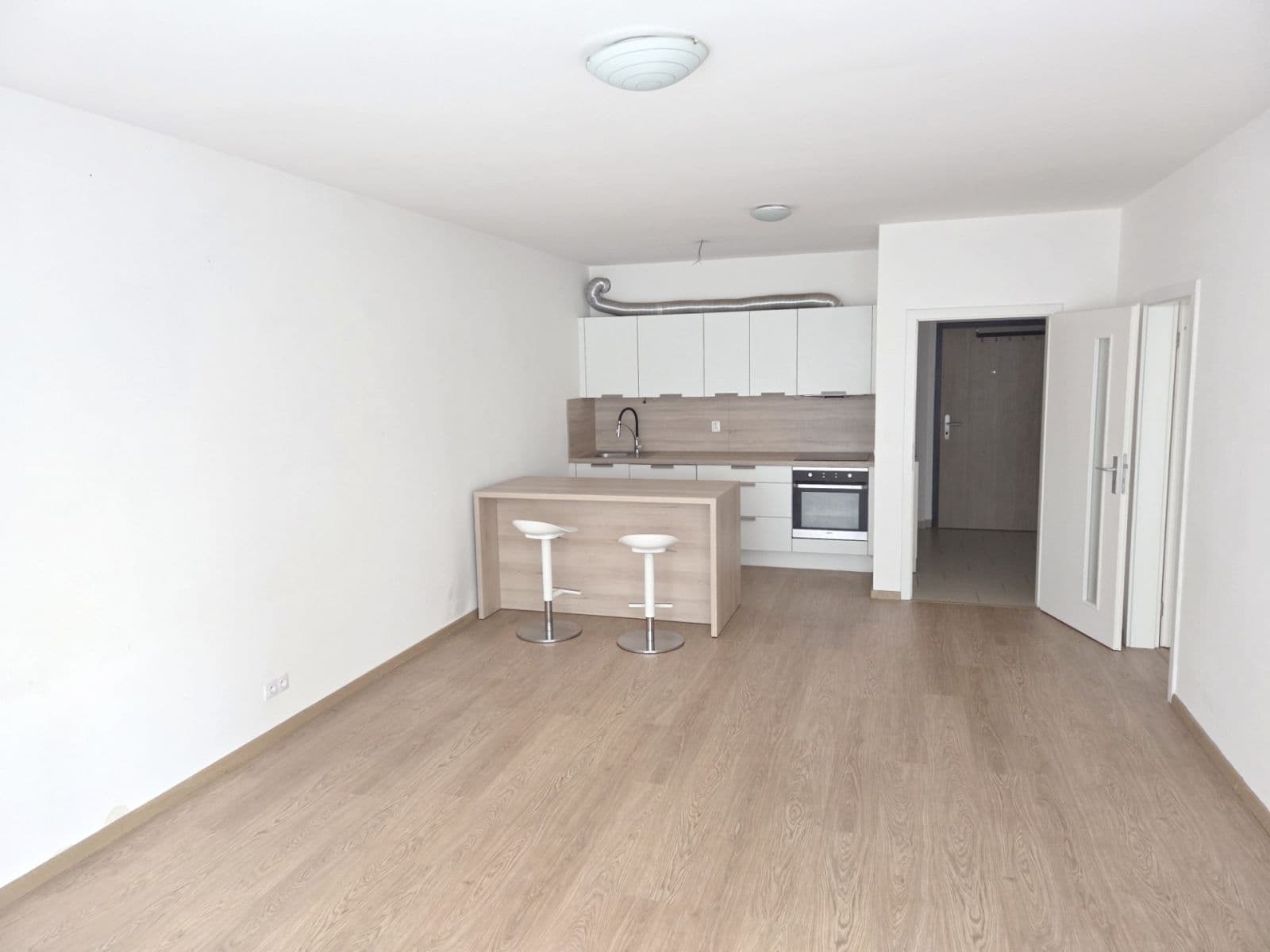1 bedroom with open-plan kitchen flat to rent, 63 m², Kurta Konráda, Prague, Prague 1 bedroom with open-plan kitchen flat to rent, 63 m², Kurta Konráda, Prague, Prague