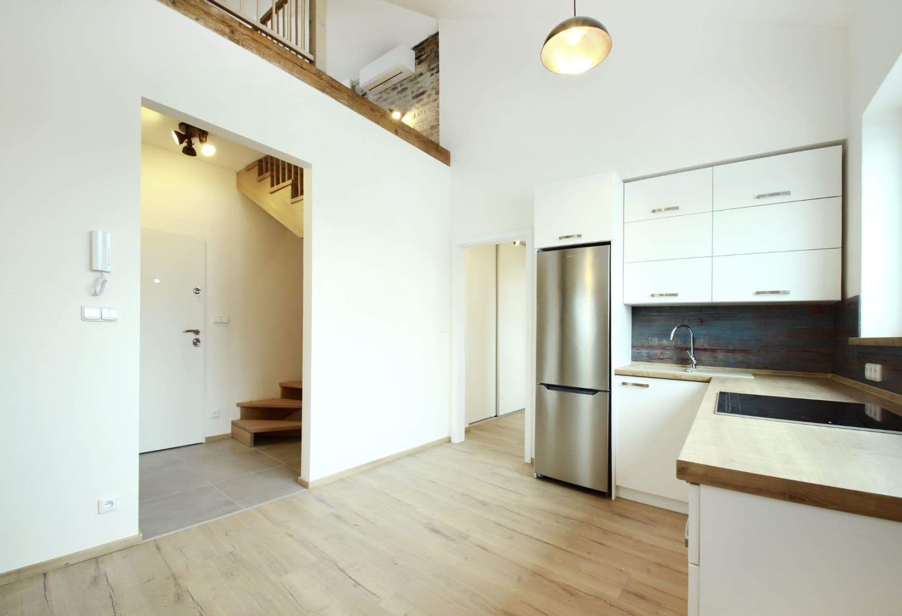 2 bedroom with open-plan kitchen flat to rent, 106 m², Na Nivách, Prague, Prague 2 bedroom with open-plan kitchen flat to rent, 106 m², Na Nivách, Prague, Prague