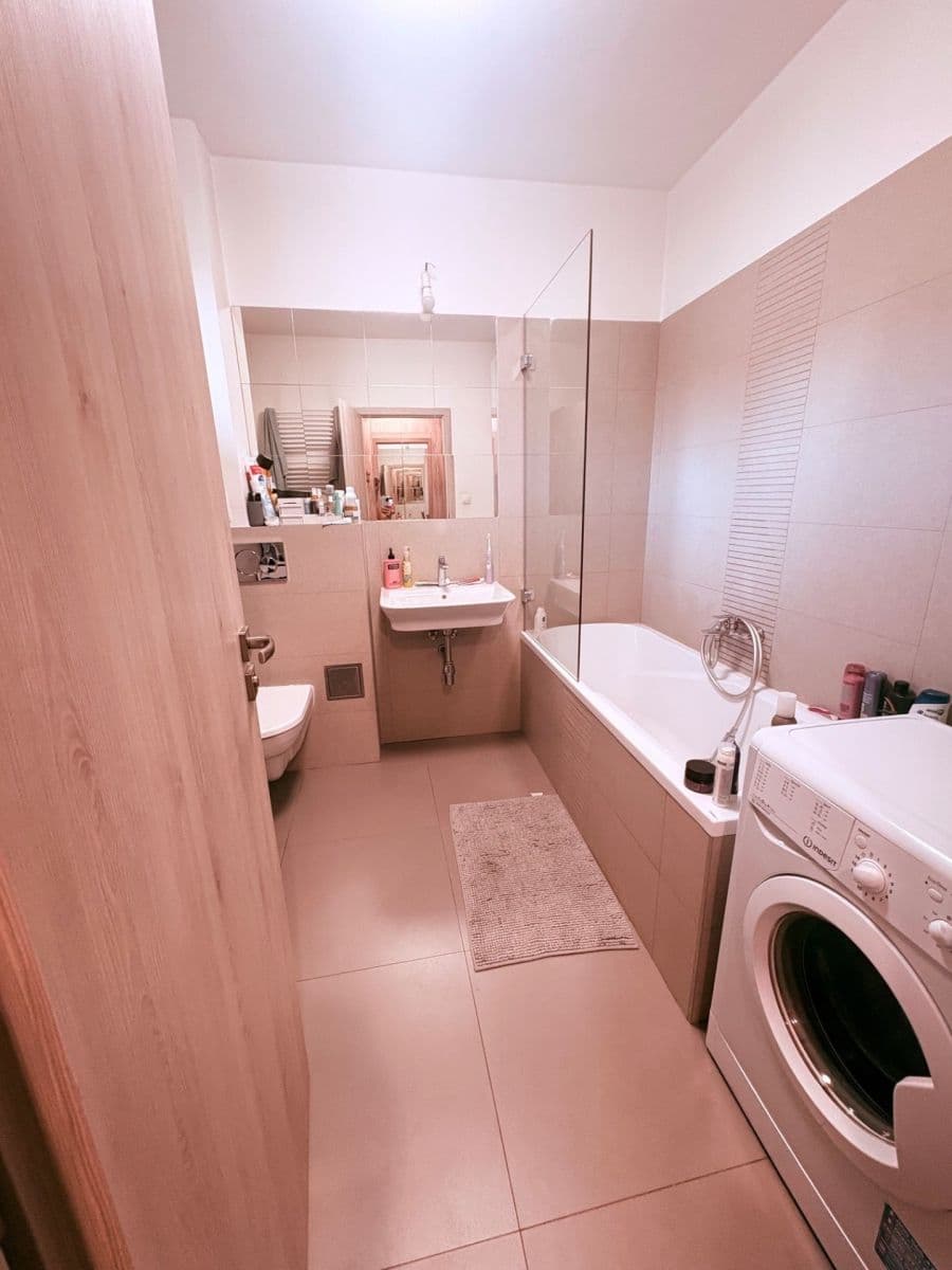 Studio flat to rent, 46 m², Květoslava Mašity, Všenory, Středočeský Region Studio flat to rent, 46 m², Květoslava Mašity, Všenory, Středočeský Region