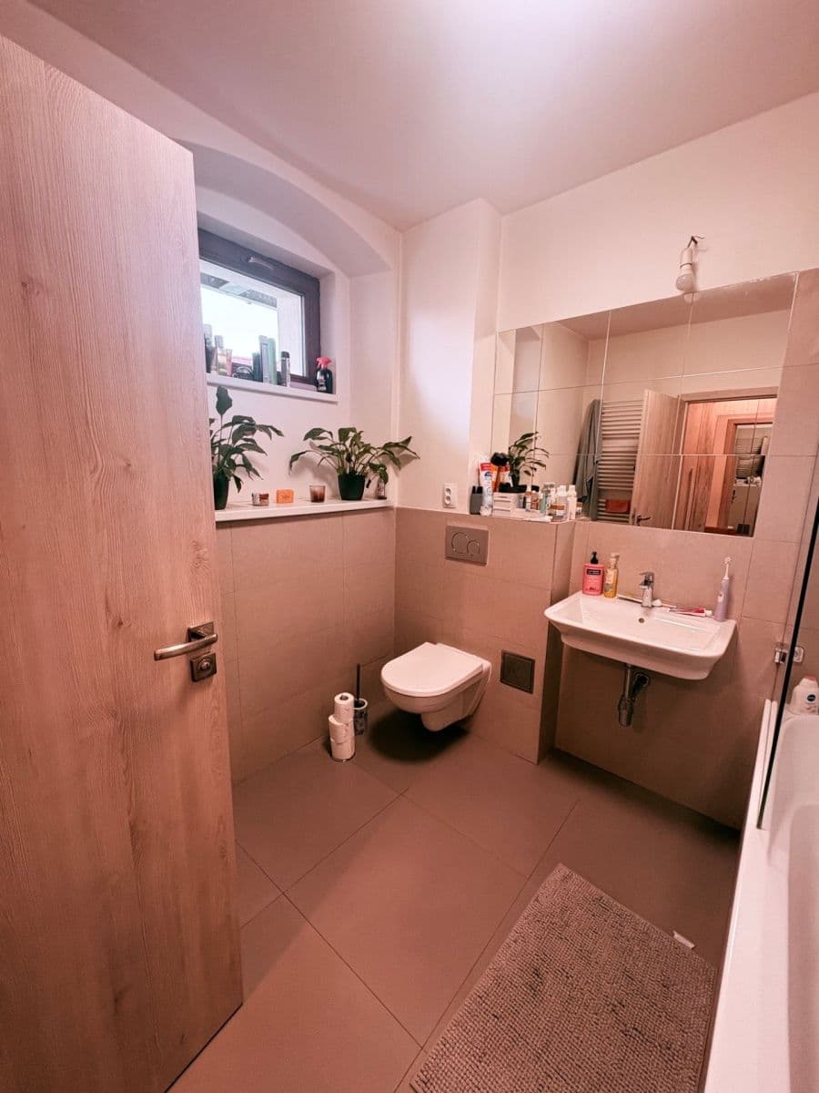 Studio flat to rent, 46 m², Květoslava Mašity, Všenory, Středočeský Region Studio flat to rent, 46 m², Květoslava Mašity, Všenory, Středočeský Region
