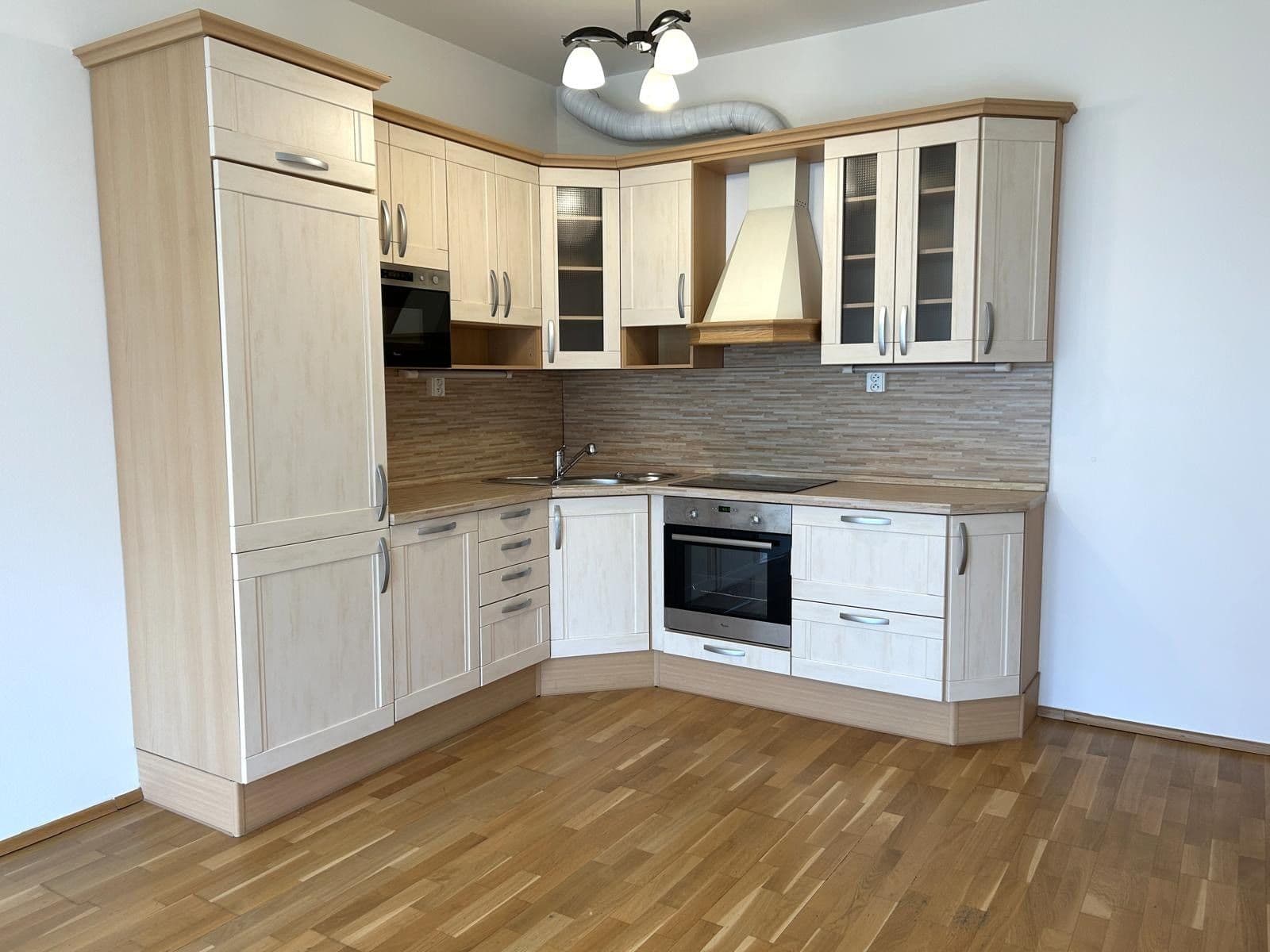 1 bedroom with open-plan kitchen flat to rent, 68 m², Korunní, Prague, Prague 1 bedroom with open-plan kitchen flat to rent, 68 m², Korunní, Prague, Prague
