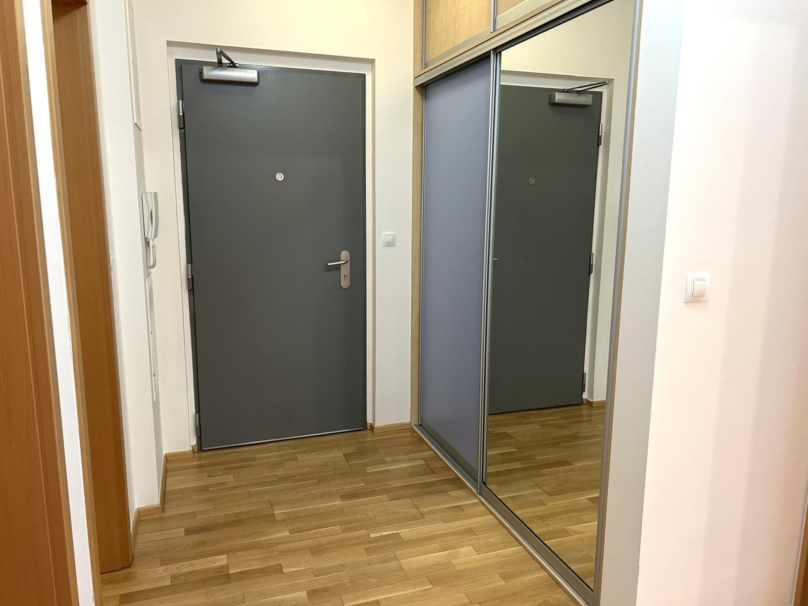 1 bedroom with open-plan kitchen flat to rent, 68 m², Korunní, Prague, Prague 1 bedroom with open-plan kitchen flat to rent, 68 m², Korunní, Prague, Prague