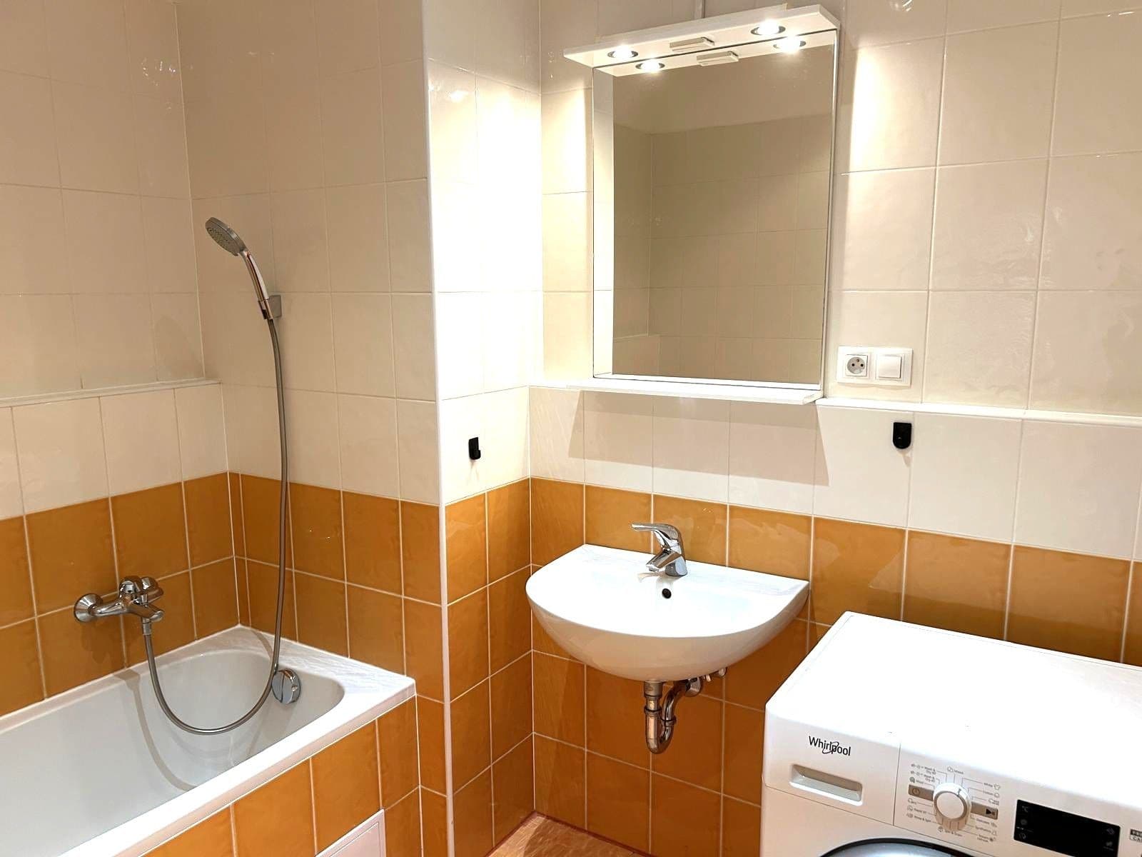 1 bedroom with open-plan kitchen flat to rent, 68 m², Korunní, Prague, Prague 1 bedroom with open-plan kitchen flat to rent, 68 m², Korunní, Prague, Prague