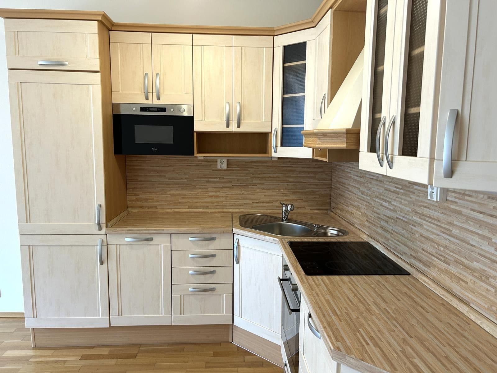1 bedroom with open-plan kitchen flat to rent, 68 m², Korunní, Prague, Prague 1 bedroom with open-plan kitchen flat to rent, 68 m², Korunní, Prague, Prague