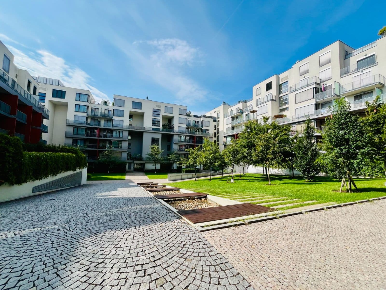 1 bedroom with open-plan kitchen flat to rent, 68 m², Korunní, Prague, Prague 1 bedroom with open-plan kitchen flat to rent, 68 m², Korunní, Prague, Prague