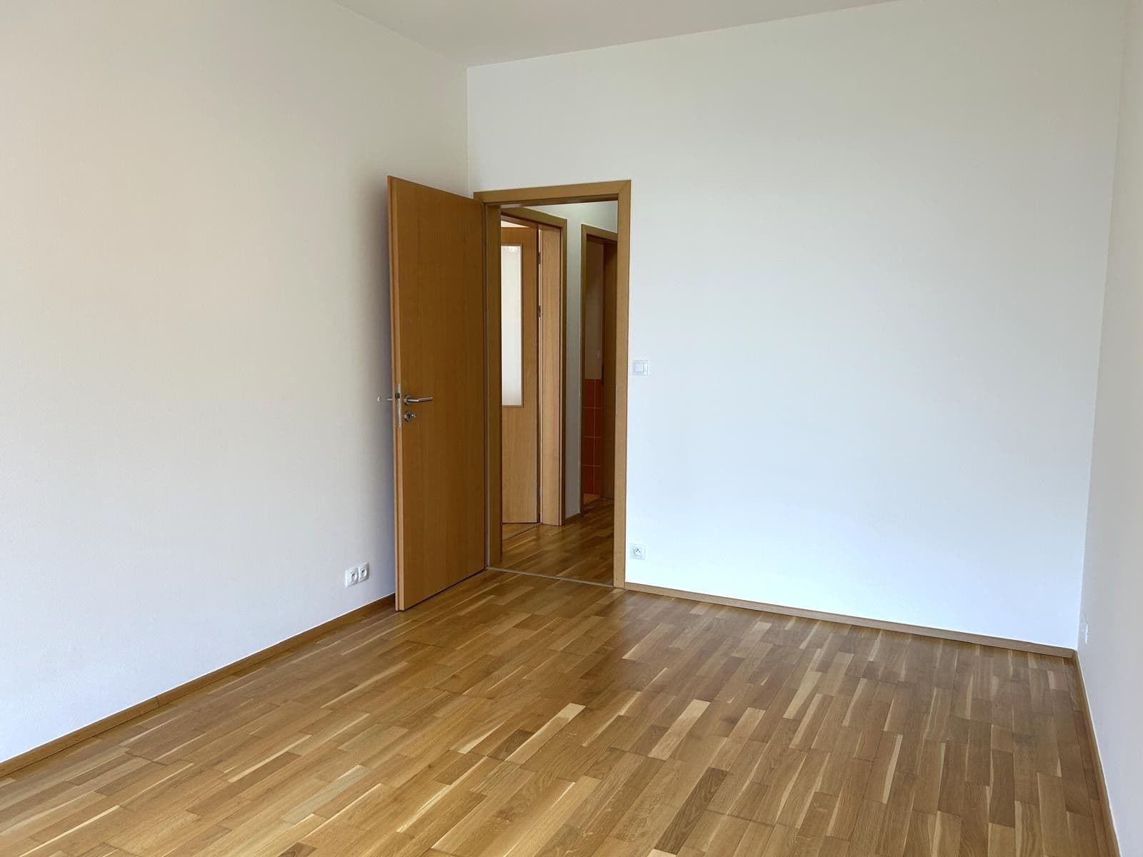 1 bedroom with open-plan kitchen flat to rent, 68 m², Korunní, Prague, Prague 1 bedroom with open-plan kitchen flat to rent, 68 m², Korunní, Prague, Prague