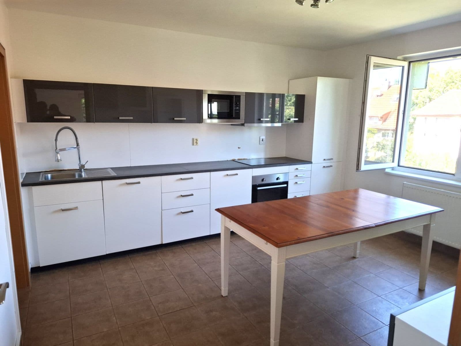 4 bedroom flat to rent, 155 m², Medkova, Prague, Prague 4 bedroom flat to rent, 155 m², Medkova, Prague, Prague