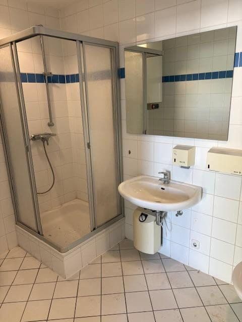office to rent, 246 m², Berner Str. 71, Frankfurt - Nieder-Eschbach, Hesse office to rent, 246 m², Berner Str. 71, Frankfurt - Nieder-Eschbach, Hesse