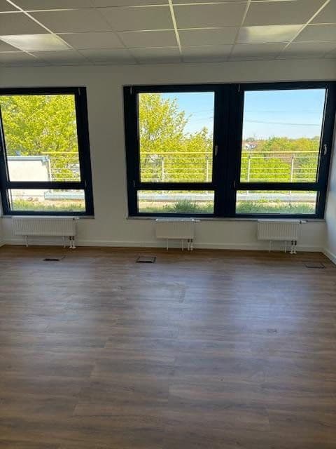 office to rent, 246 m², Berner Str. 71, Frankfurt - Nieder-Eschbach, Hesse office to rent, 246 m², Berner Str. 71, Frankfurt - Nieder-Eschbach, Hesse