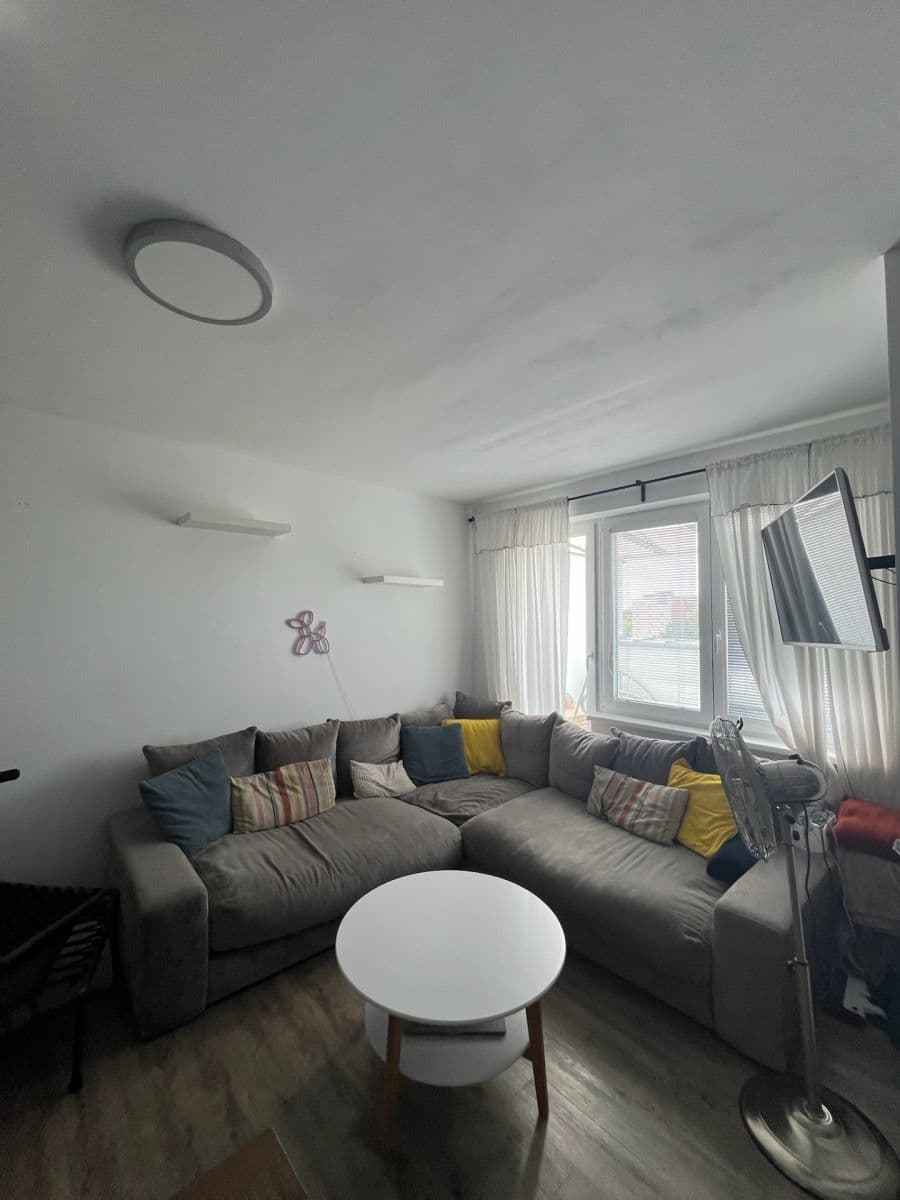 2 bedroom with open-plan kitchen flat to rent, 83 m², Podpěrova, Brno, Jihomoravský Region 2 bedroom with open-plan kitchen flat to rent, 83 m², Podpěrova, Brno, Jihomoravský Region