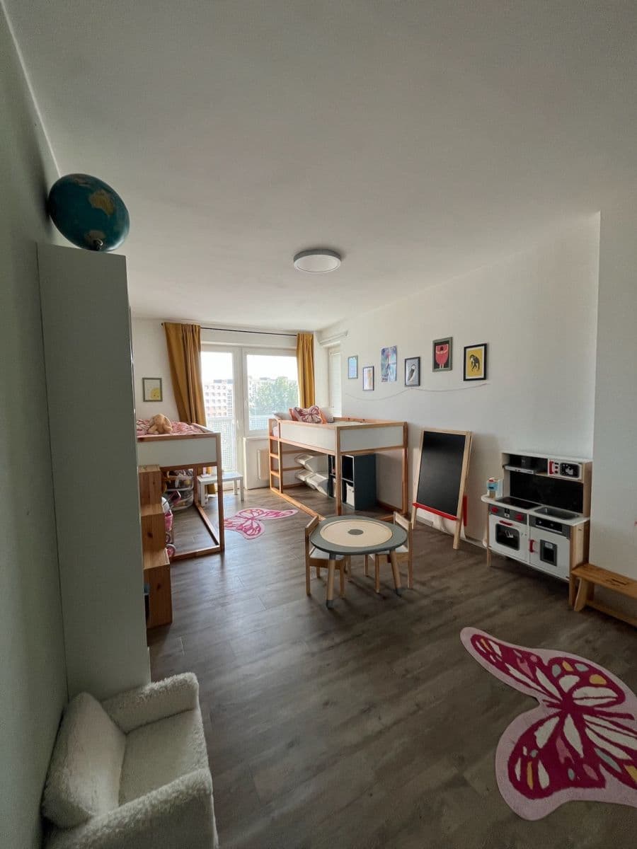 2 bedroom with open-plan kitchen flat to rent, 83 m², Podpěrova, Brno, Jihomoravský Region 2 bedroom with open-plan kitchen flat to rent, 83 m², Podpěrova, Brno, Jihomoravský Region