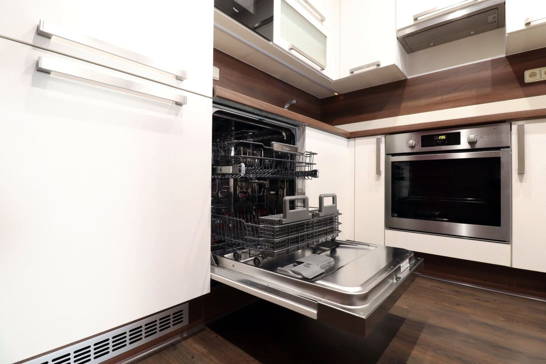 1 bedroom with open-plan kitchen flat to rent, 49 m², Padovská, Prague, Prague 1 bedroom with open-plan kitchen flat to rent, 49 m², Padovská, Prague, Prague