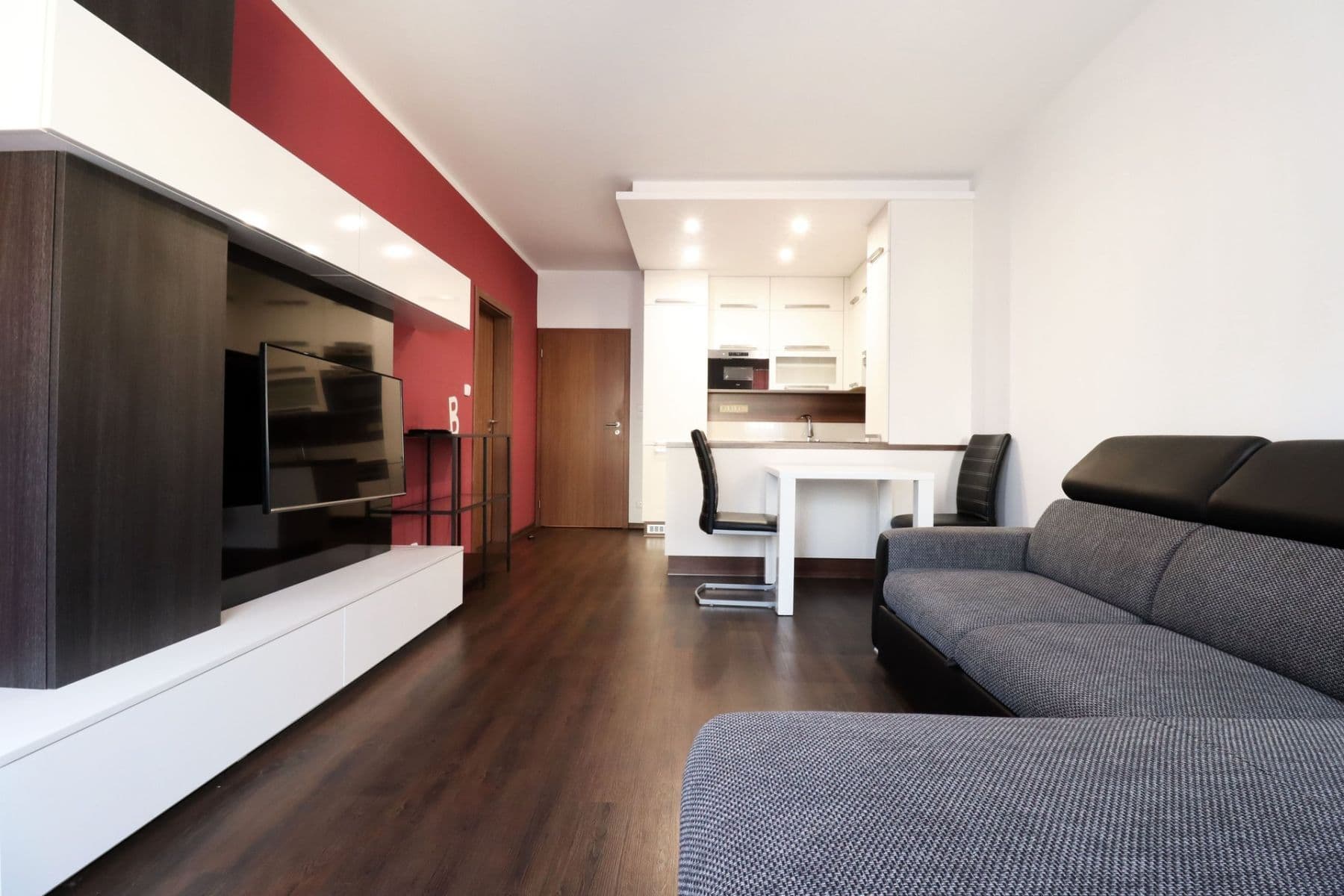 1 bedroom with open-plan kitchen flat to rent, 49 m², Padovská, Prague, Prague 1 bedroom with open-plan kitchen flat to rent, 49 m², Padovská, Prague, Prague