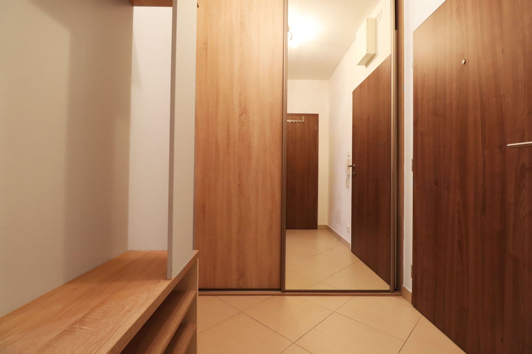 1 bedroom with open-plan kitchen flat to rent, 49 m², Padovská, Prague, Prague 1 bedroom with open-plan kitchen flat to rent, 49 m², Padovská, Prague, Prague