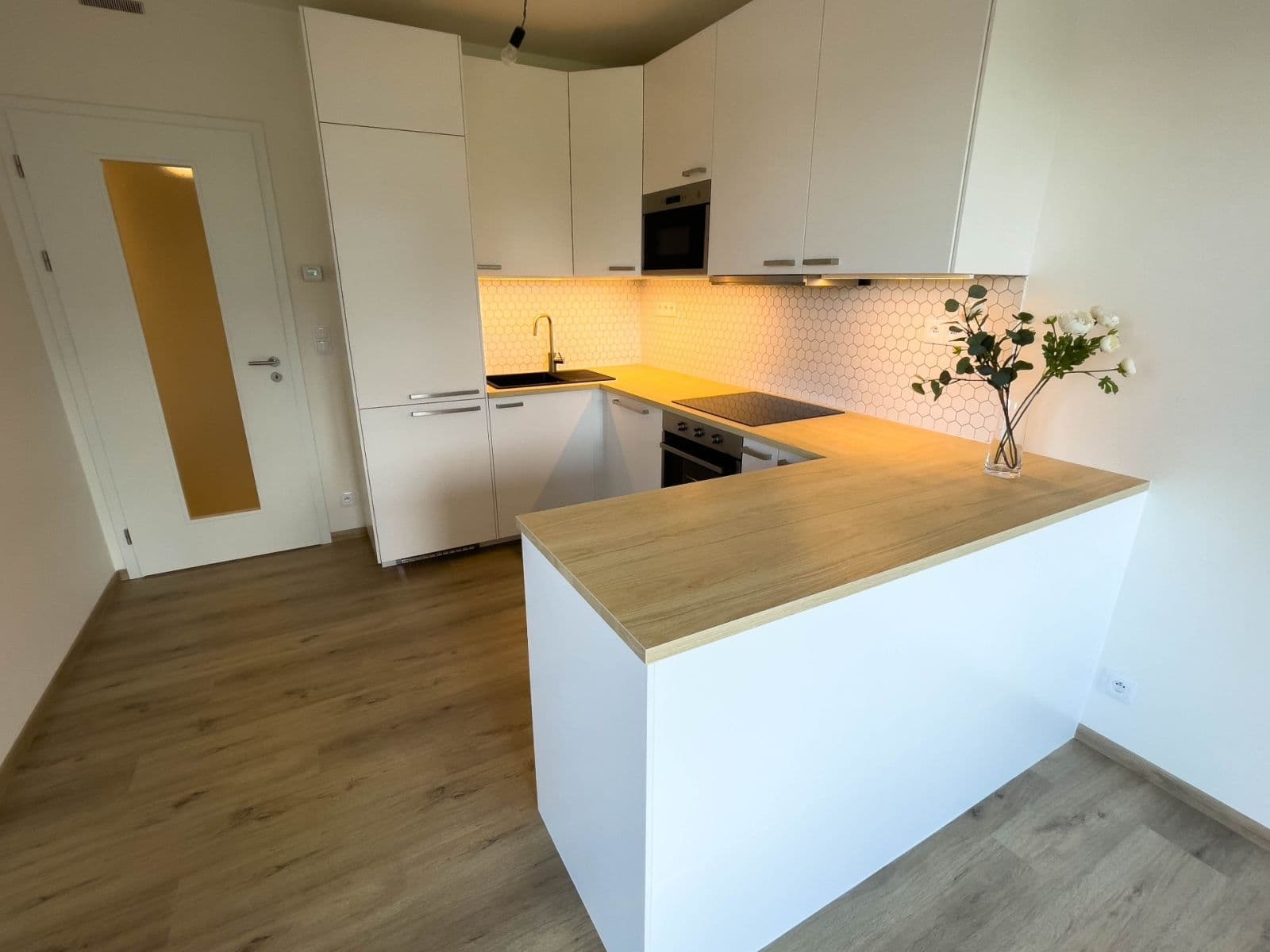 2 bedroom with open-plan kitchen flat to rent, 71 m², K Metru, Prague, Prague 2 bedroom with open-plan kitchen flat to rent, 71 m², K Metru, Prague, Prague