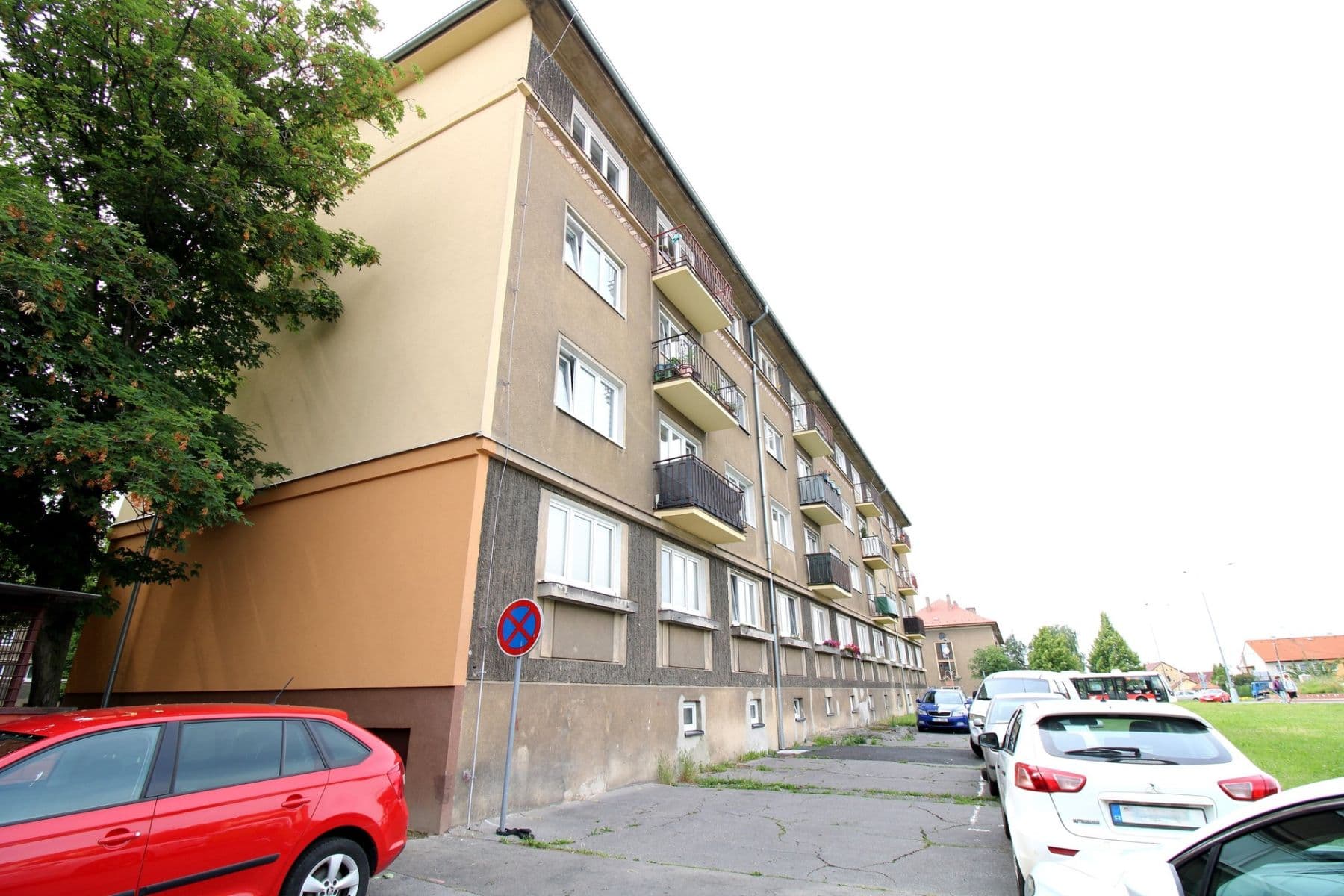 1 bedroom with open-plan kitchen flat to rent, 54 m², Jaroslava Foglara, Kladno, Středočeský Region 1 bedroom with open-plan kitchen flat to rent, 54 m², Jaroslava Foglara, Kladno, Středočeský Region