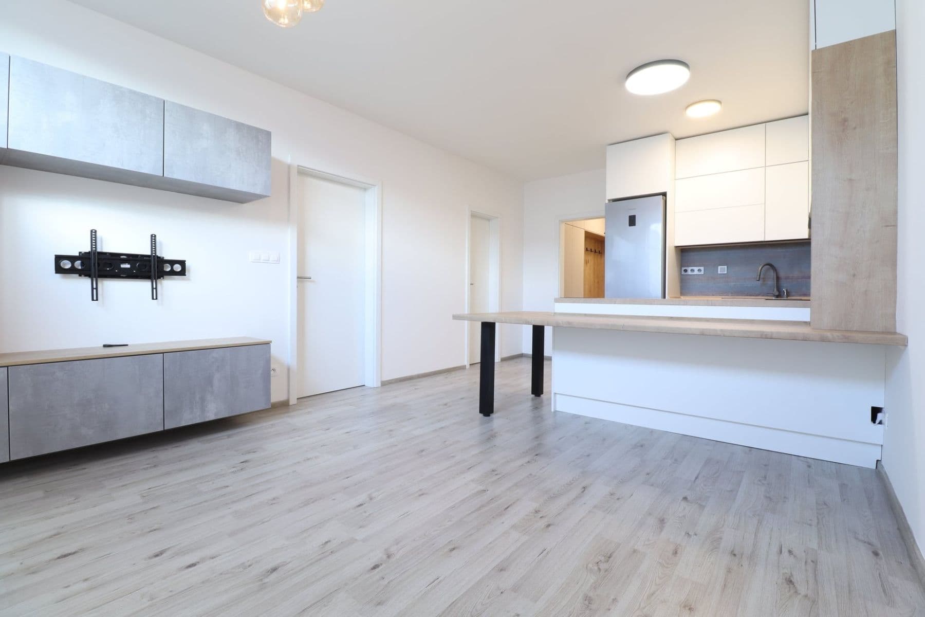 1 bedroom with open-plan kitchen flat to rent, 53 m², Velvarská, Horoměřice, Středočeský Region 1 bedroom with open-plan kitchen flat to rent, 53 m², Velvarská, Horoměřice, Středočeský Region