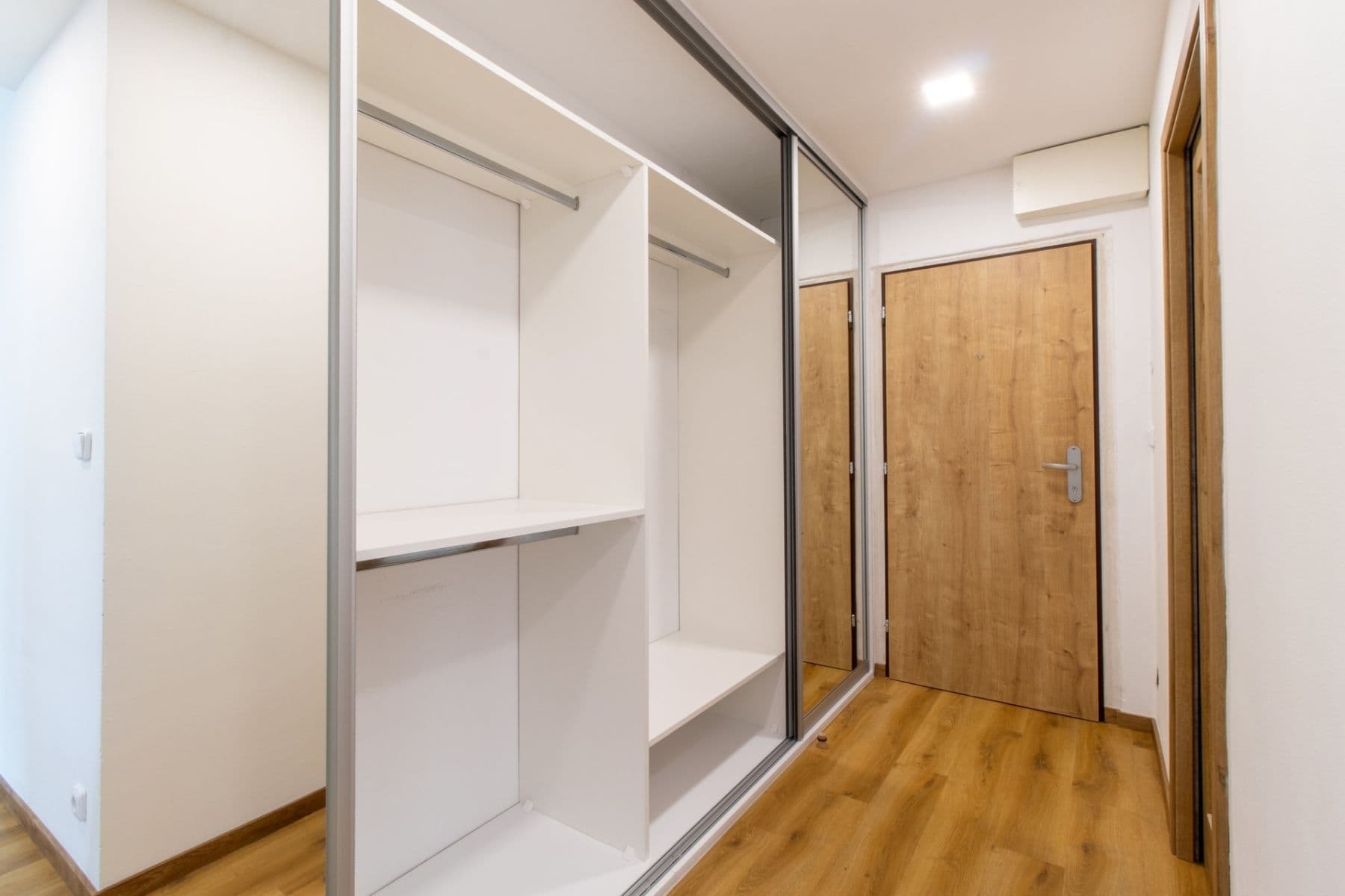 1 bedroom with open-plan kitchen flat to rent, 50 m², Kurčatovova, Prague, Prague 1 bedroom with open-plan kitchen flat to rent, 50 m², Kurčatovova, Prague, Prague