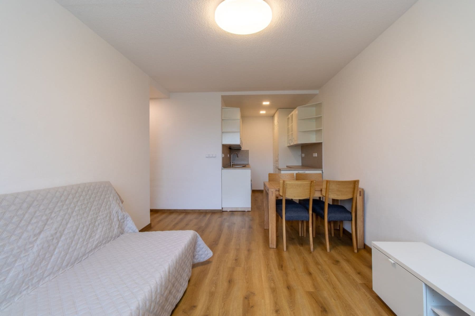1 bedroom with open-plan kitchen flat to rent, 50 m², Kurčatovova, Prague, Prague 1 bedroom with open-plan kitchen flat to rent, 50 m², Kurčatovova, Prague, Prague