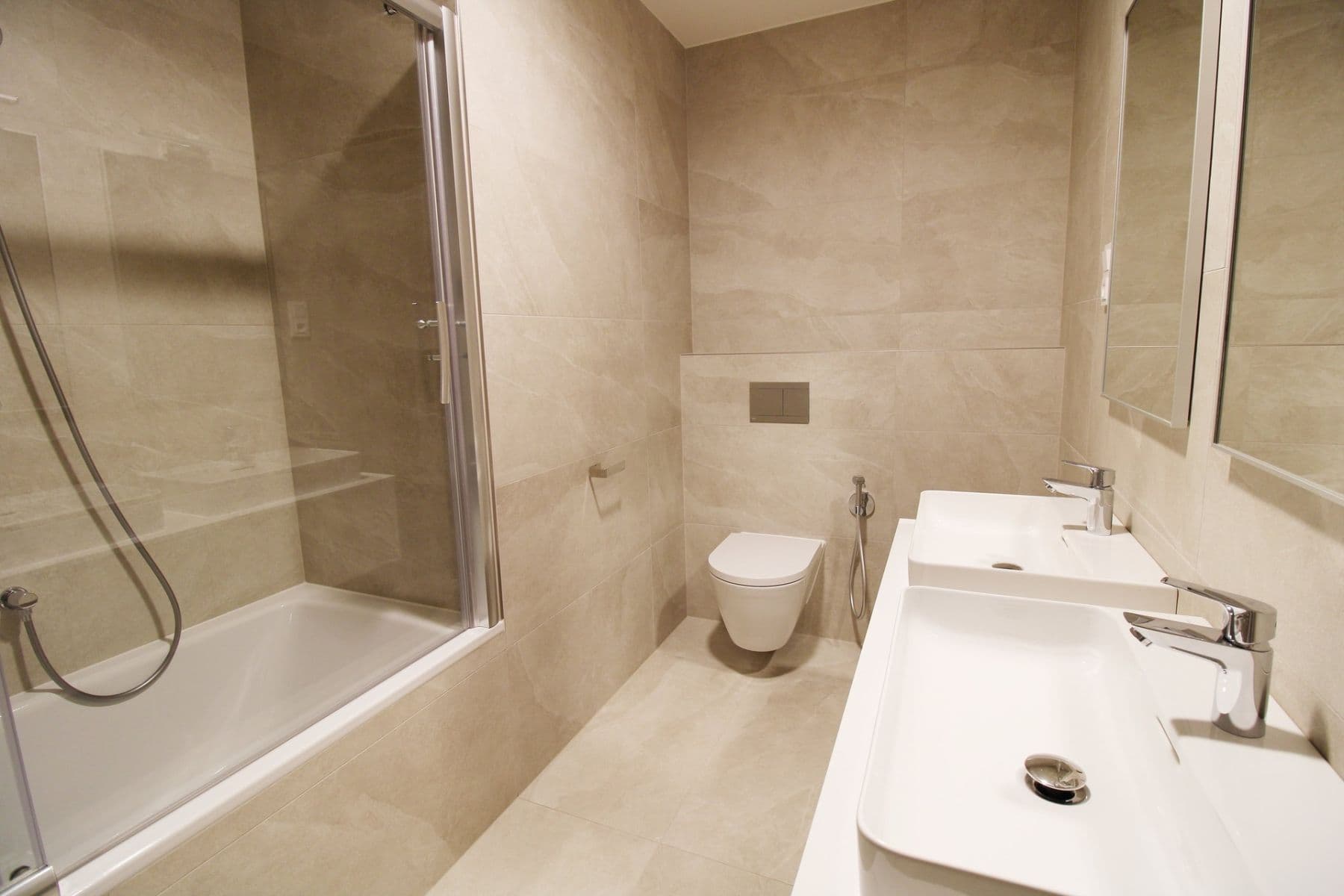 2 bedroom with open-plan kitchen flat to rent, 94 m², Pod Juliskou, Prague, Prague 2 bedroom with open-plan kitchen flat to rent, 94 m², Pod Juliskou, Prague, Prague